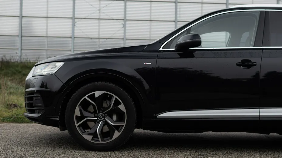 AUDI Q7 -