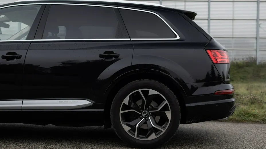 AUDI Q7 -
