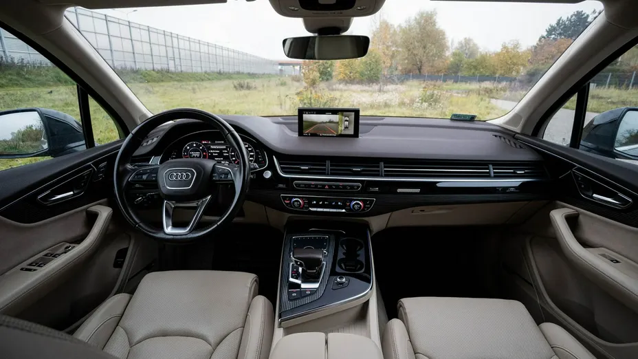 AUDI Q7 -