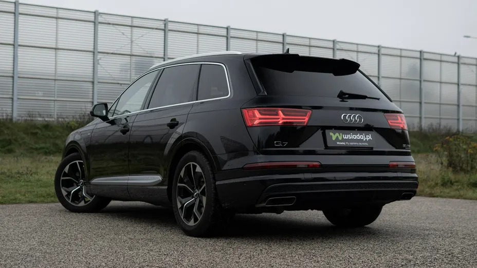 AUDI Q7 -