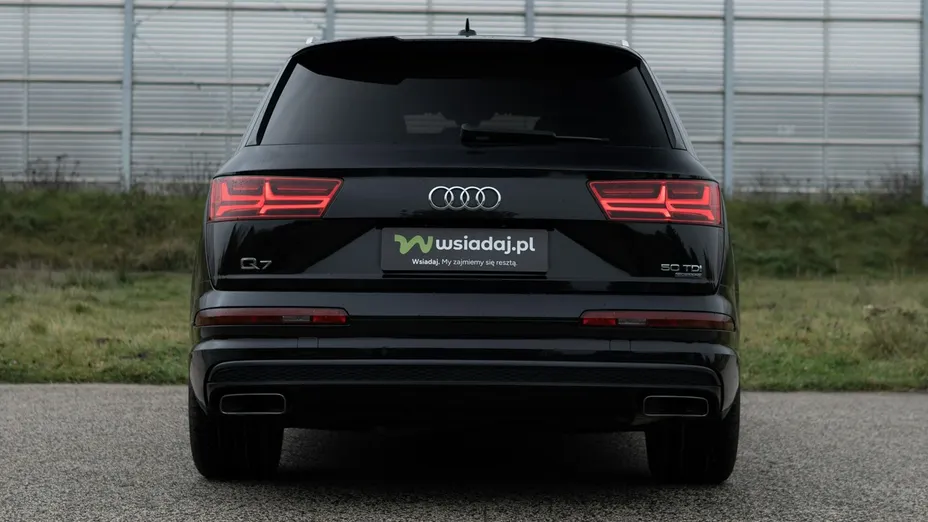 AUDI Q7 -