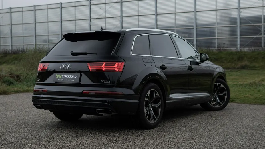 AUDI Q7 -