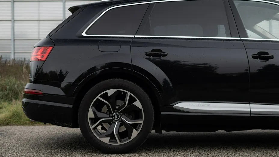 AUDI Q7 -