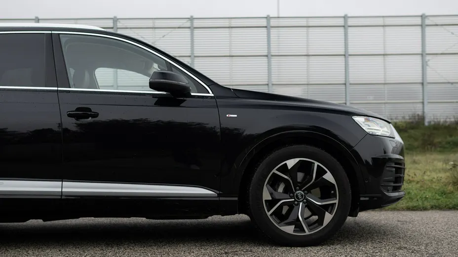 AUDI Q7 -