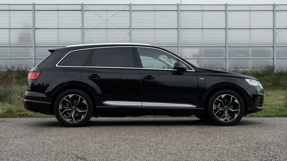 AUDI Q7 -