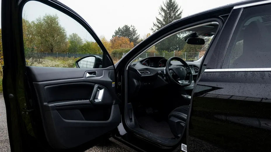 PEUGEOT 308 -
