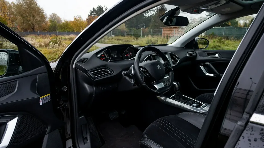 PEUGEOT 308 -