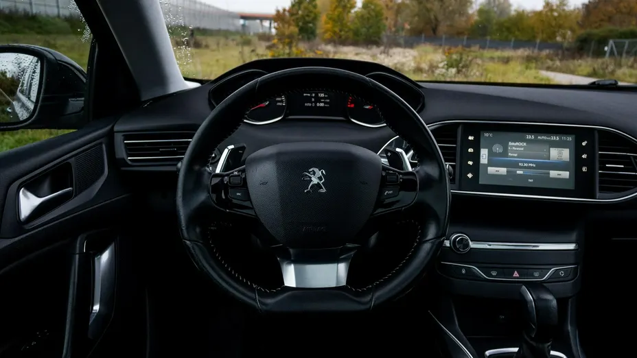 PEUGEOT 308 -