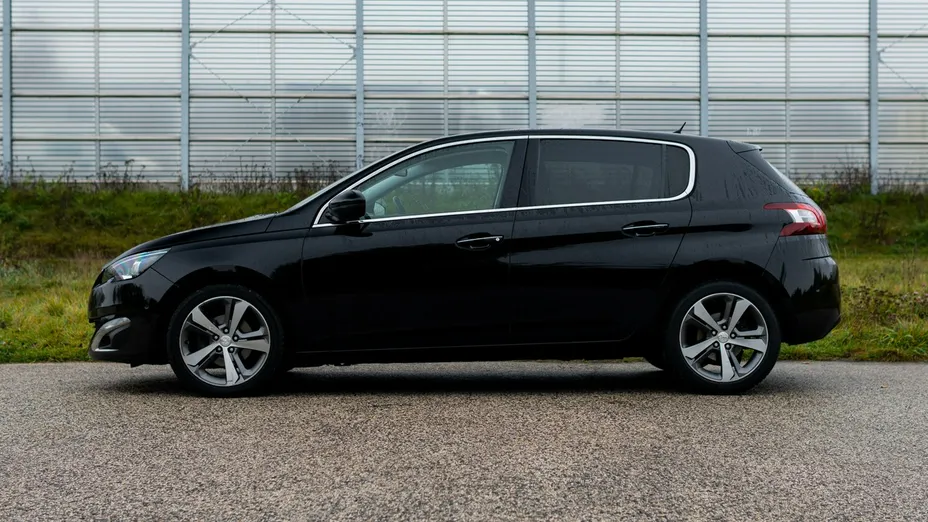 PEUGEOT 308 -