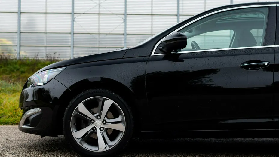 PEUGEOT 308 -