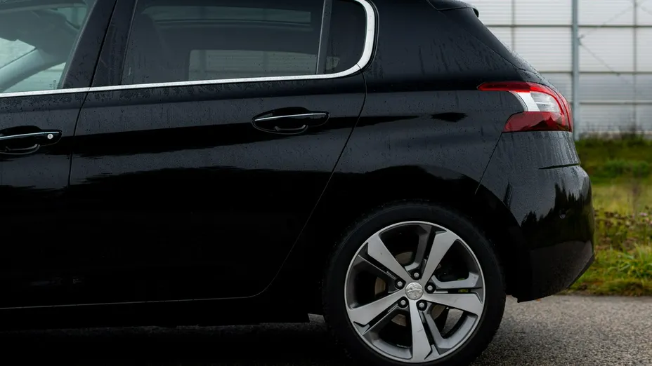 PEUGEOT 308 -