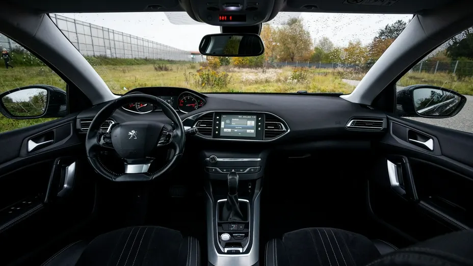 PEUGEOT 308 -