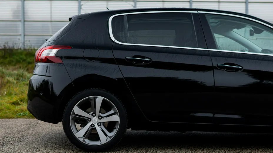 PEUGEOT 308 -