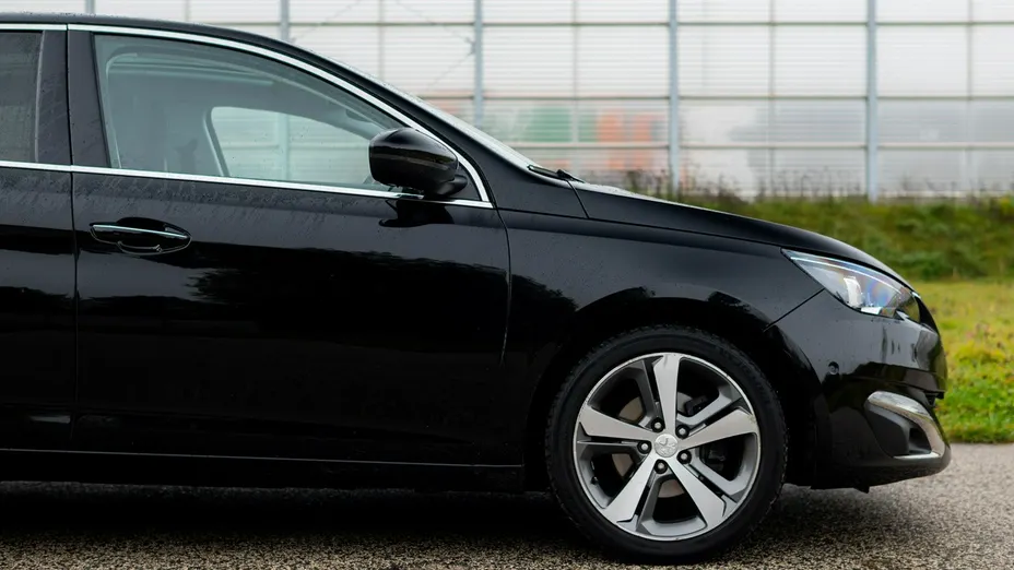 PEUGEOT 308 -