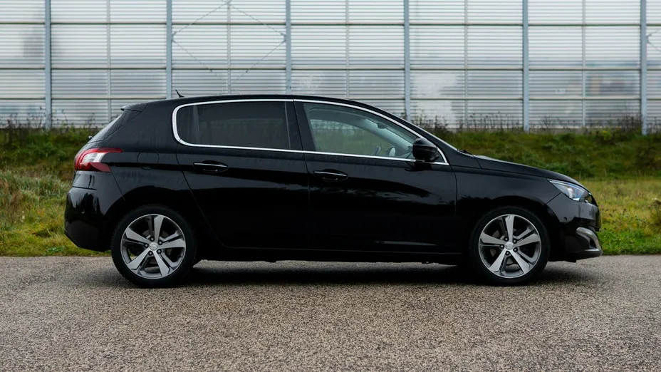 PEUGEOT 308 -