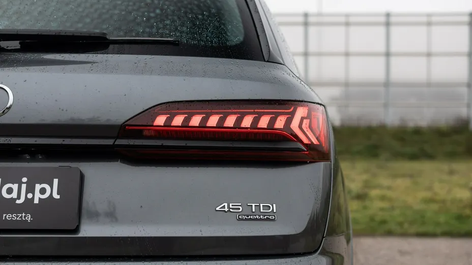 AUDI Q7 -