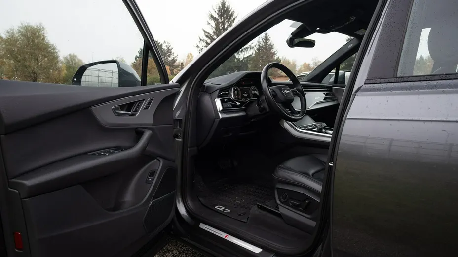 AUDI Q7 -