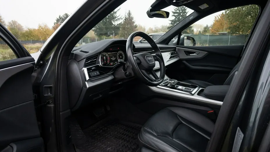 AUDI Q7 -