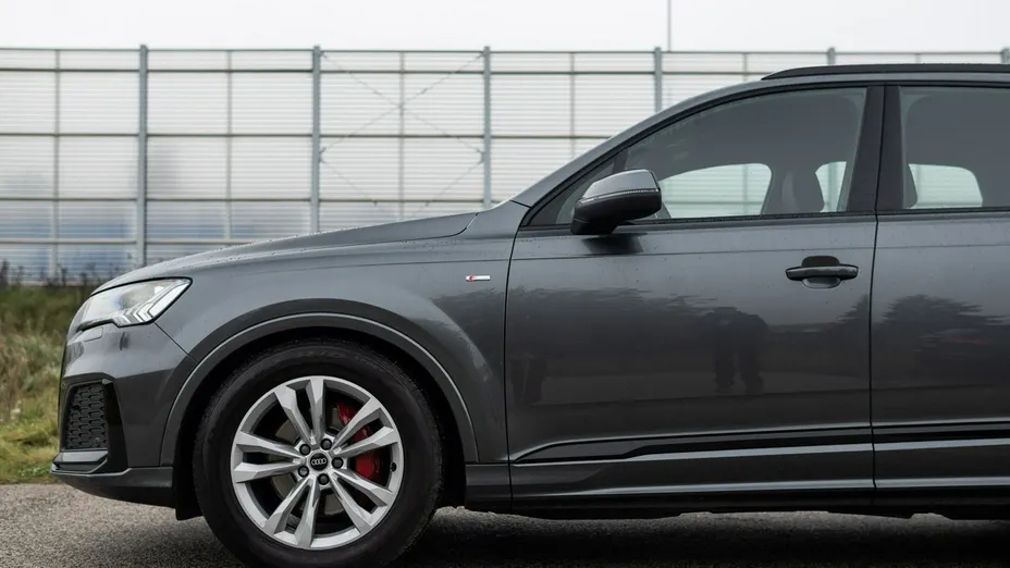 AUDI Q7 -