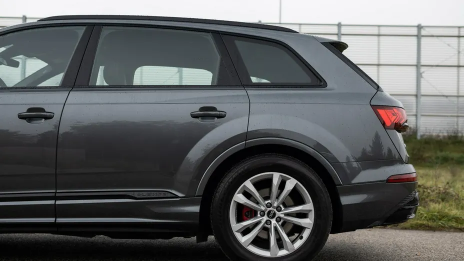 AUDI Q7 -