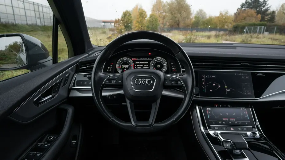AUDI Q7 -