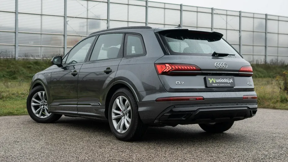 AUDI Q7 -