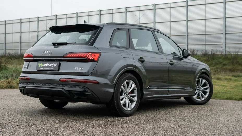 AUDI Q7 -