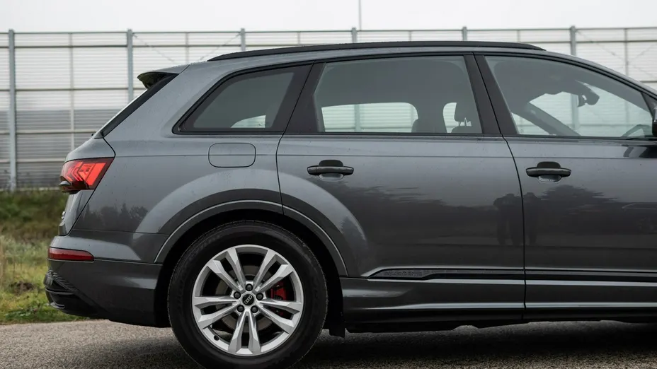 AUDI Q7 -