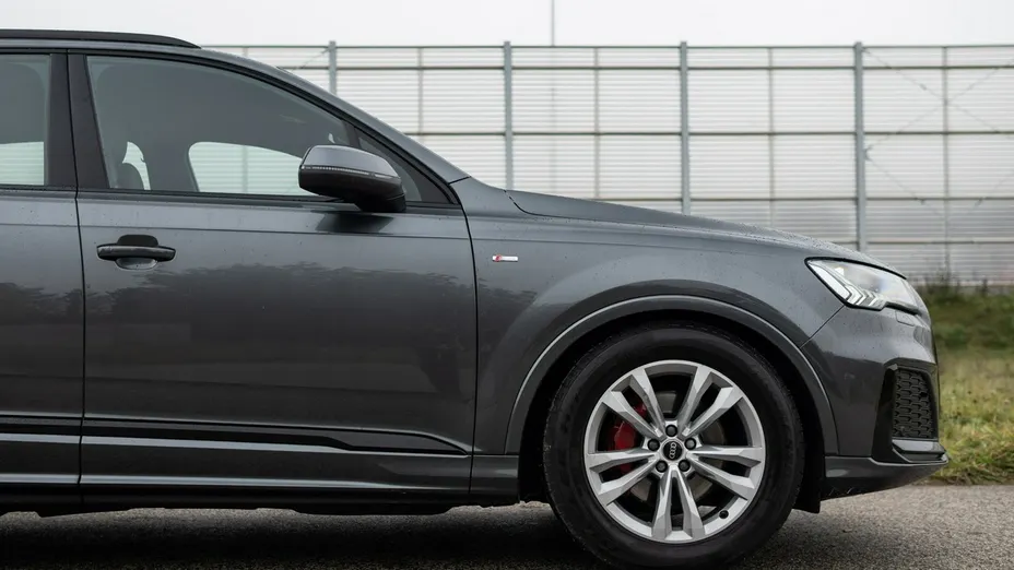 AUDI Q7 -