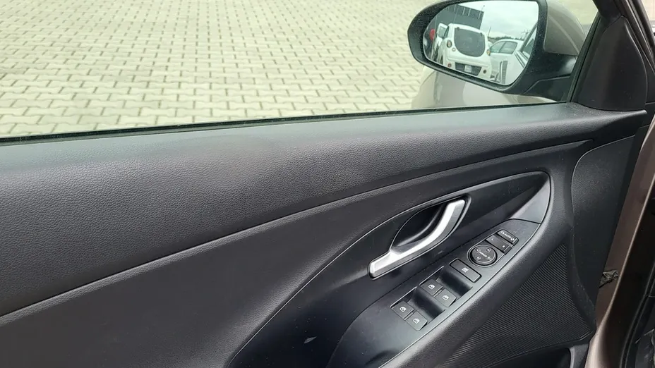 HYUNDAI i30 -