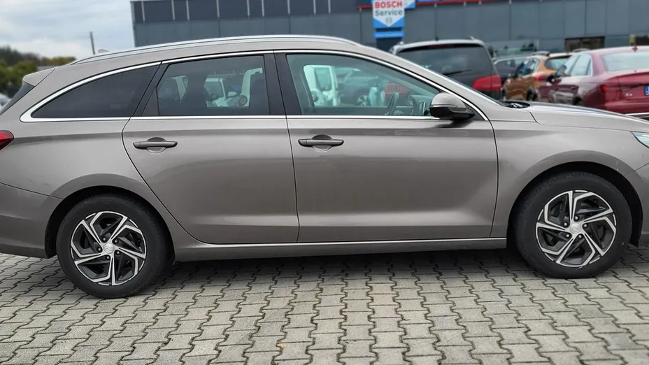 HYUNDAI i30 -