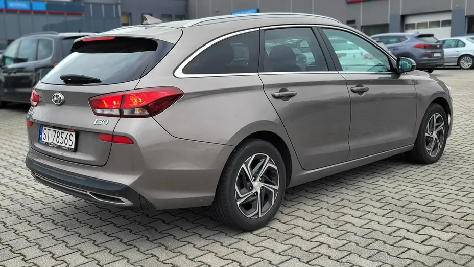HYUNDAI i30 -