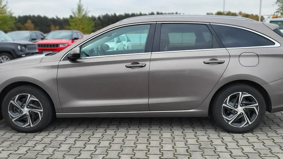 HYUNDAI i30 -