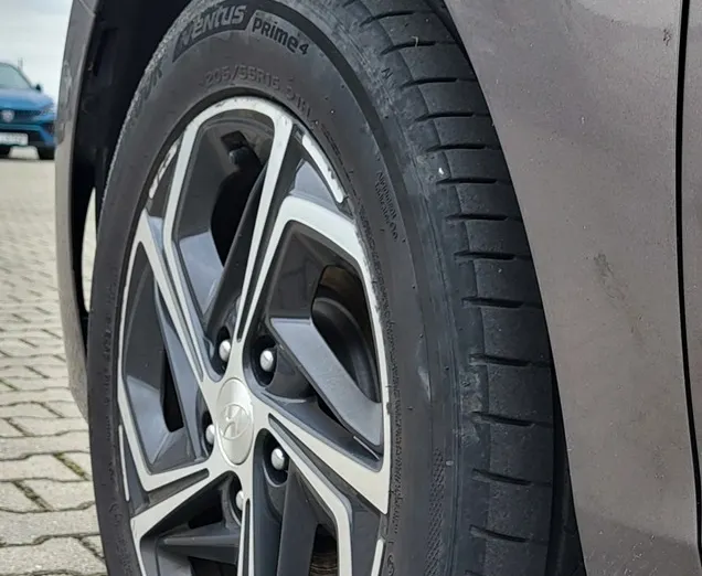 HYUNDAI i30 -