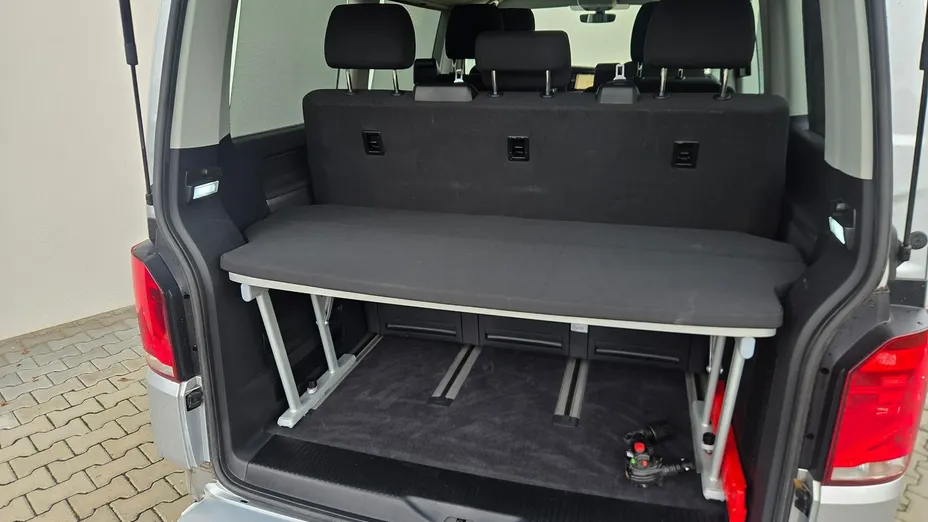 VOLKSWAGEN Multivan -