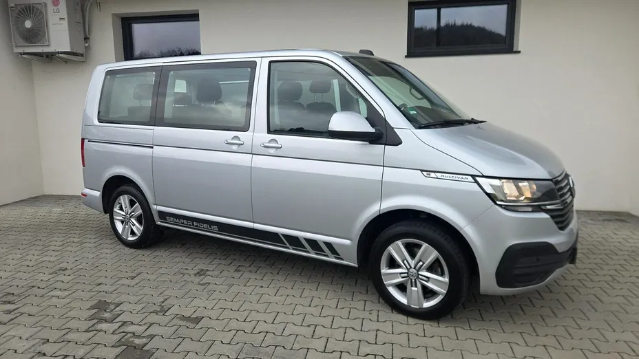 VOLKSWAGEN Multivan -