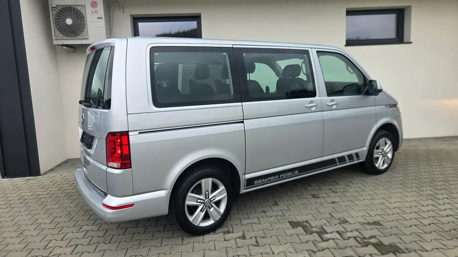 VOLKSWAGEN Multivan -
