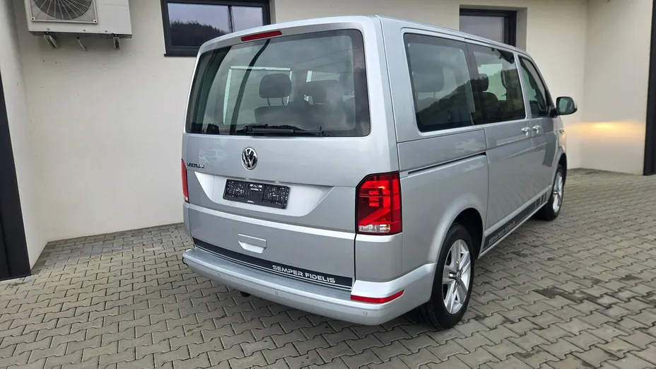VOLKSWAGEN Multivan -
