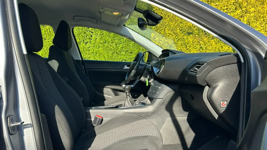 PEUGEOT 308 -