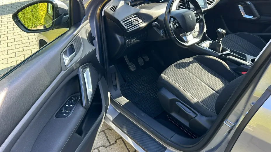 PEUGEOT 308 -