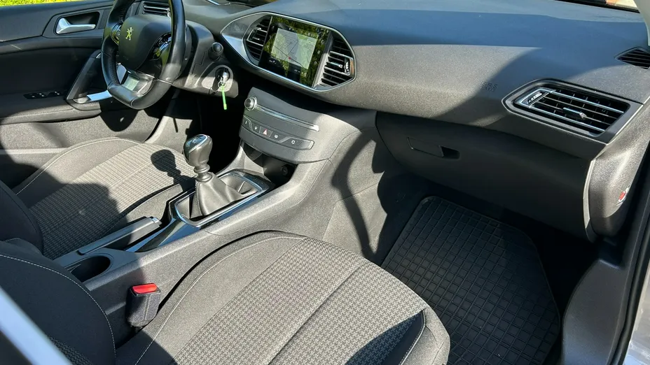 PEUGEOT 308 -