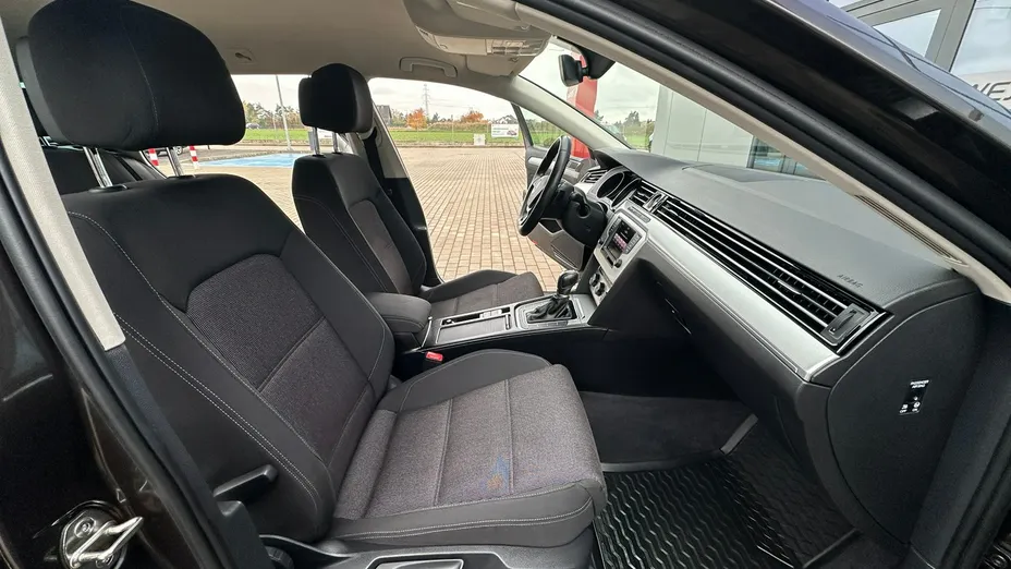 VOLKSWAGEN Passat -