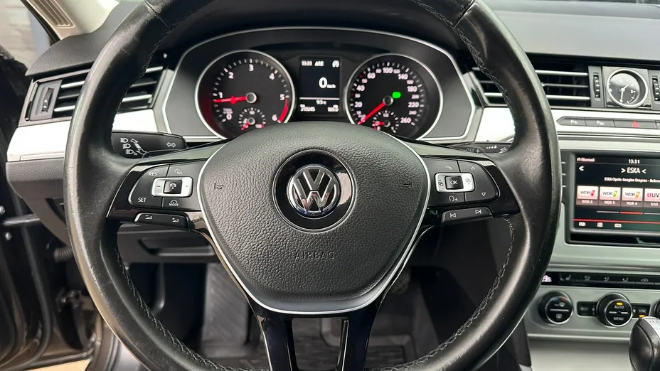 VOLKSWAGEN Passat -