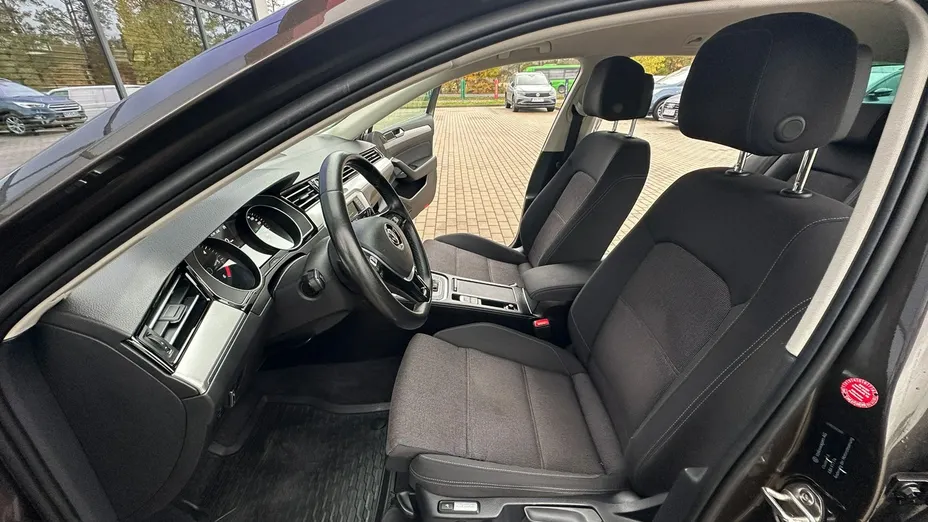 VOLKSWAGEN Passat -