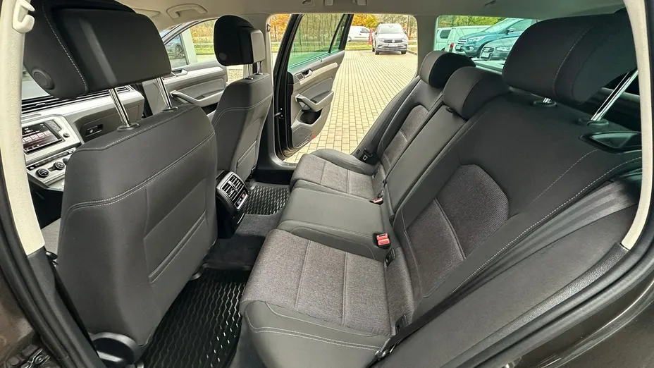 VOLKSWAGEN Passat -