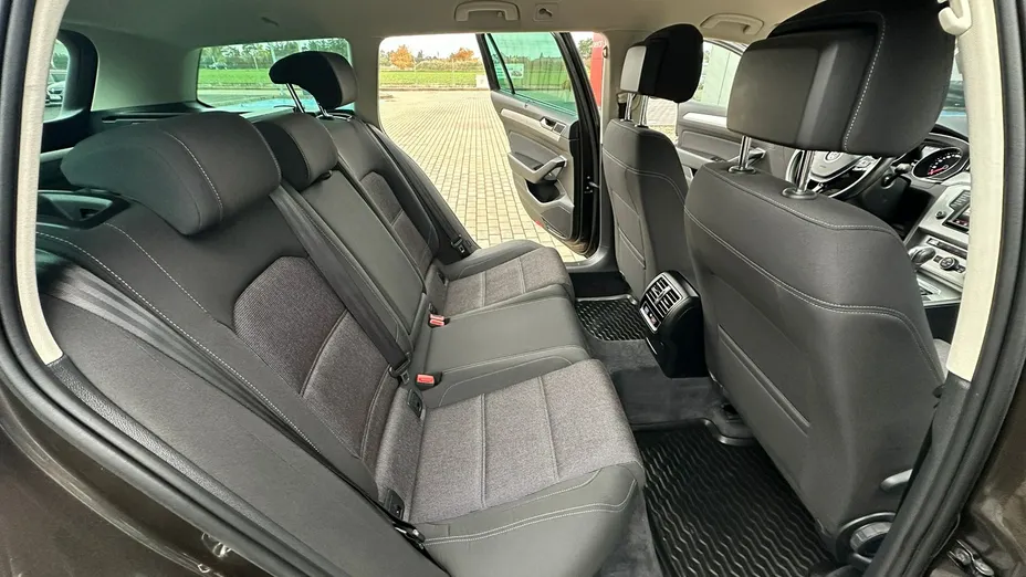 VOLKSWAGEN Passat -