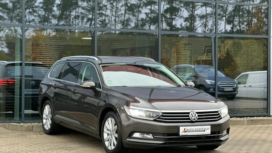 VOLKSWAGEN Passat -