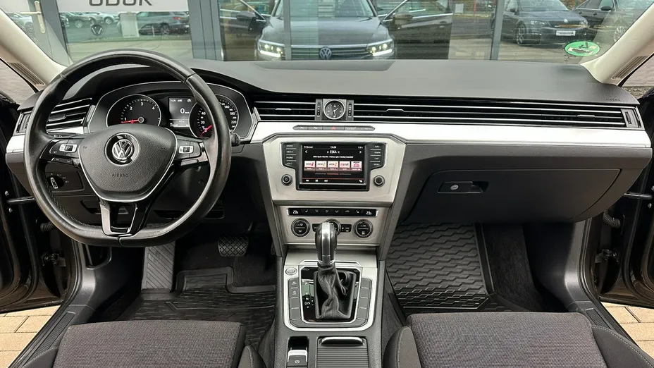 VOLKSWAGEN Passat -