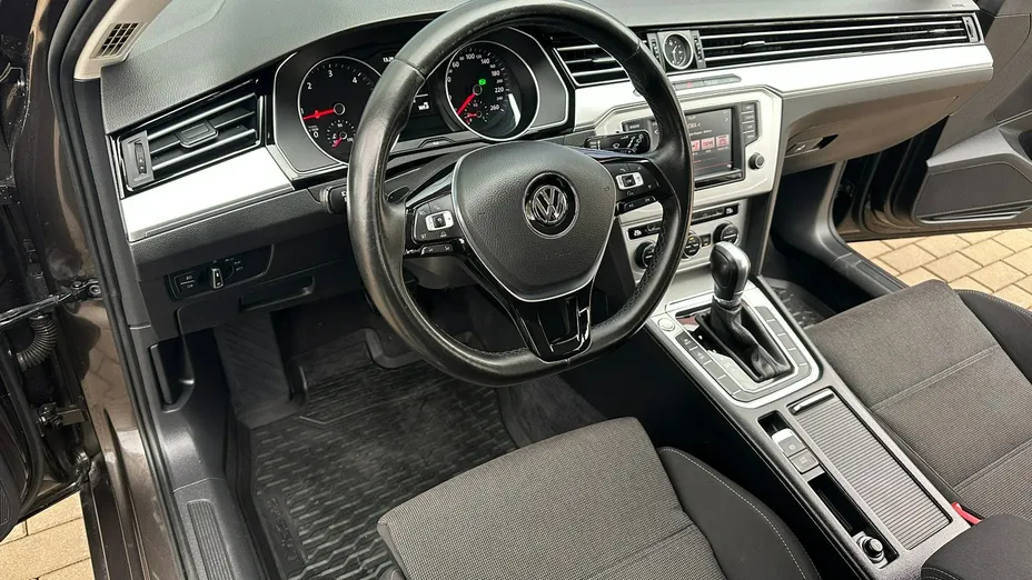 VOLKSWAGEN Passat -