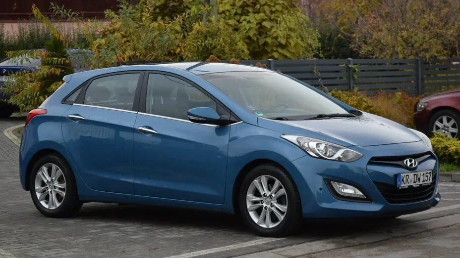HYUNDAI i30 -
